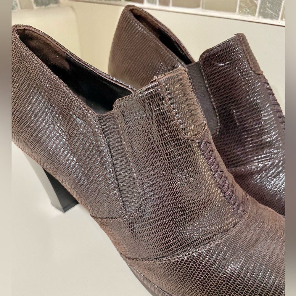 Amalfi Dark Brown Textured Heels - Picture 8 of 9